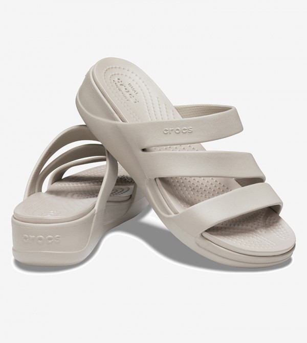 crocs monterey women's strappy wedge sandals